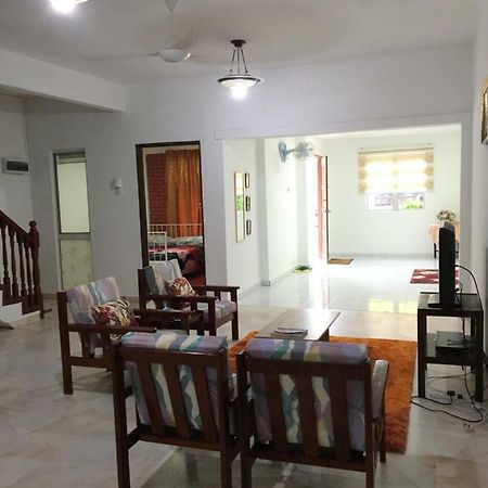 Rb Double Storey Bandar Tasik Selatan Homestay クアラルンプール エクステリア 写真